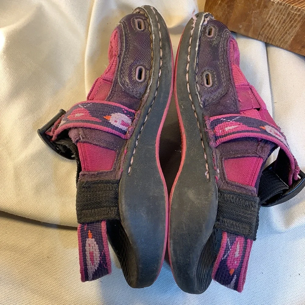 Chaco kid’s slide in/back strap wonderful shoes!
